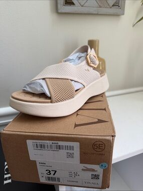 Vivaia Kara Platform Sandal in Ivory/Nude - Women's